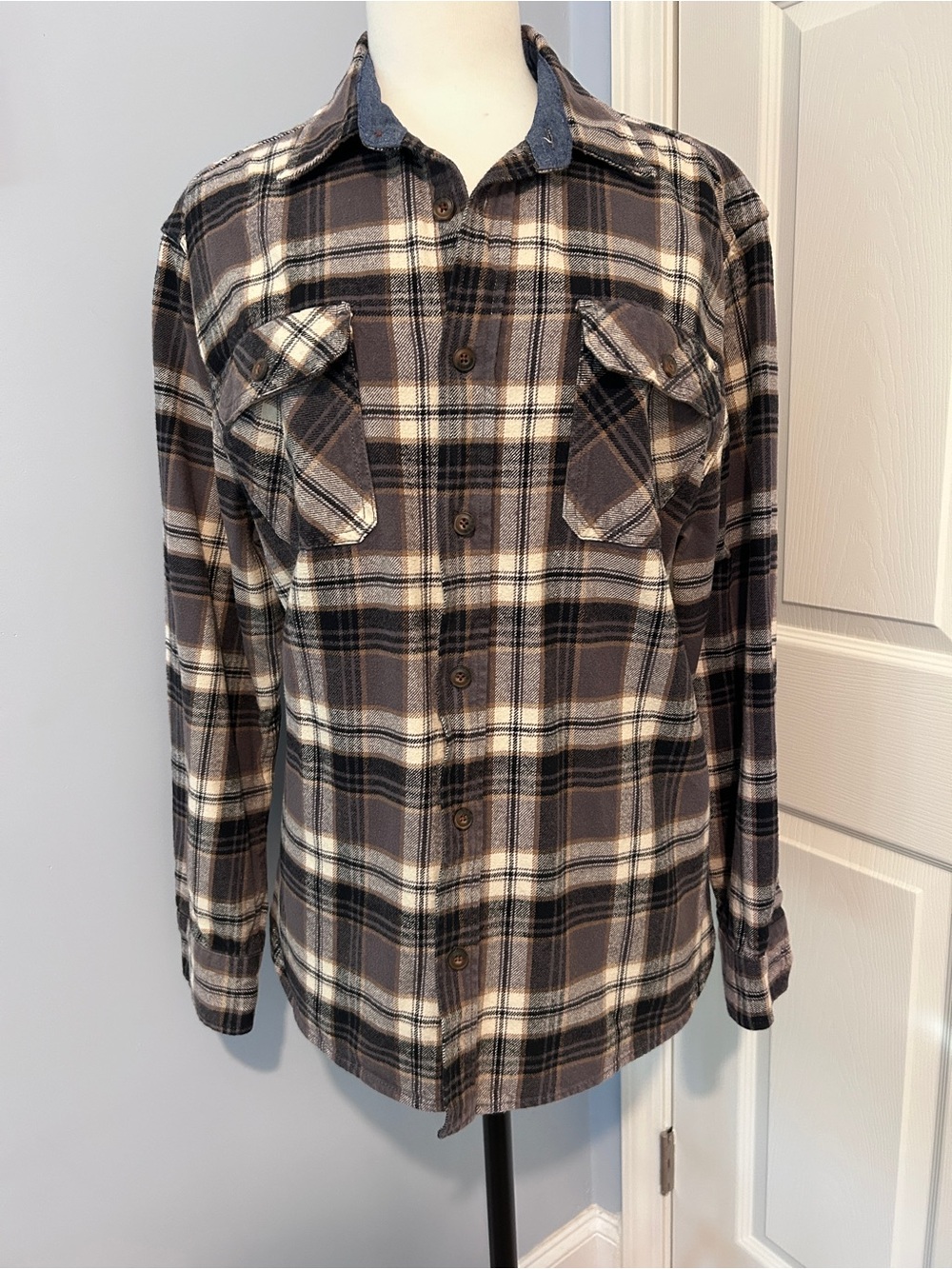 Women's Plaid Button-Down Shirt - Gray & Cream
